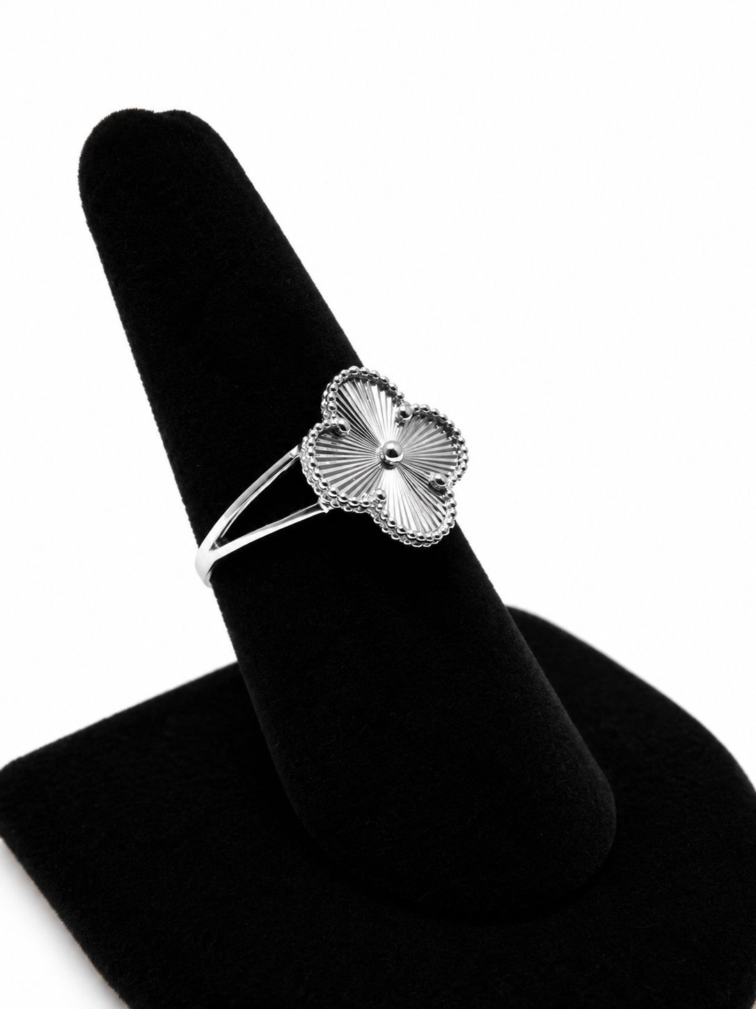 Luna Clover Ring