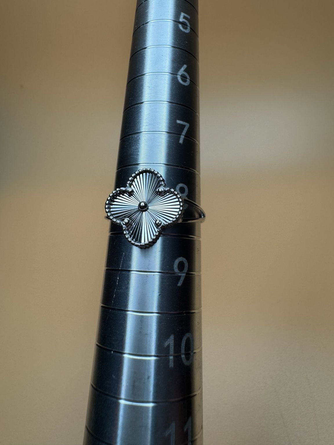 Luna Clover Ring
