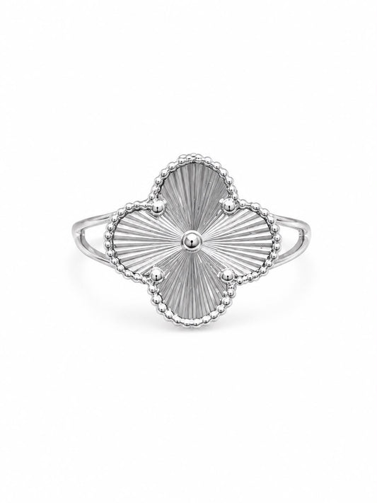 Luna Clover Ring