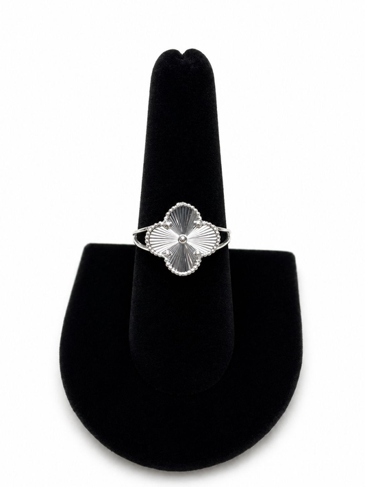 Luna Clover Ring