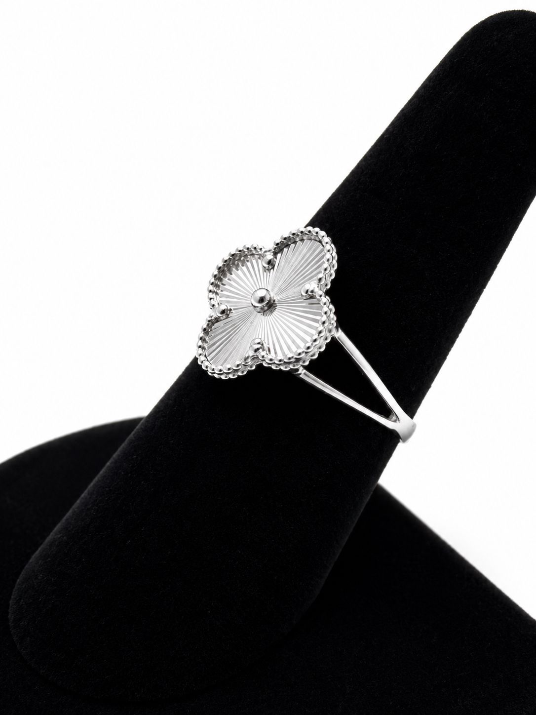 Luna Clover Ring